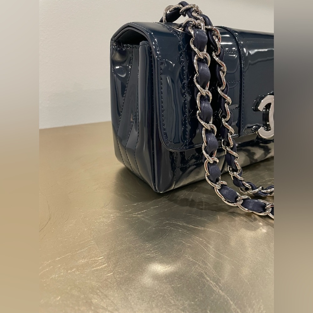 Chanel shoulder bag - Picture 2 of 8